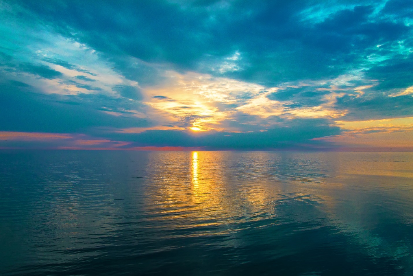 A body of water with clouds in the sky

Description automatically generated with low confidence