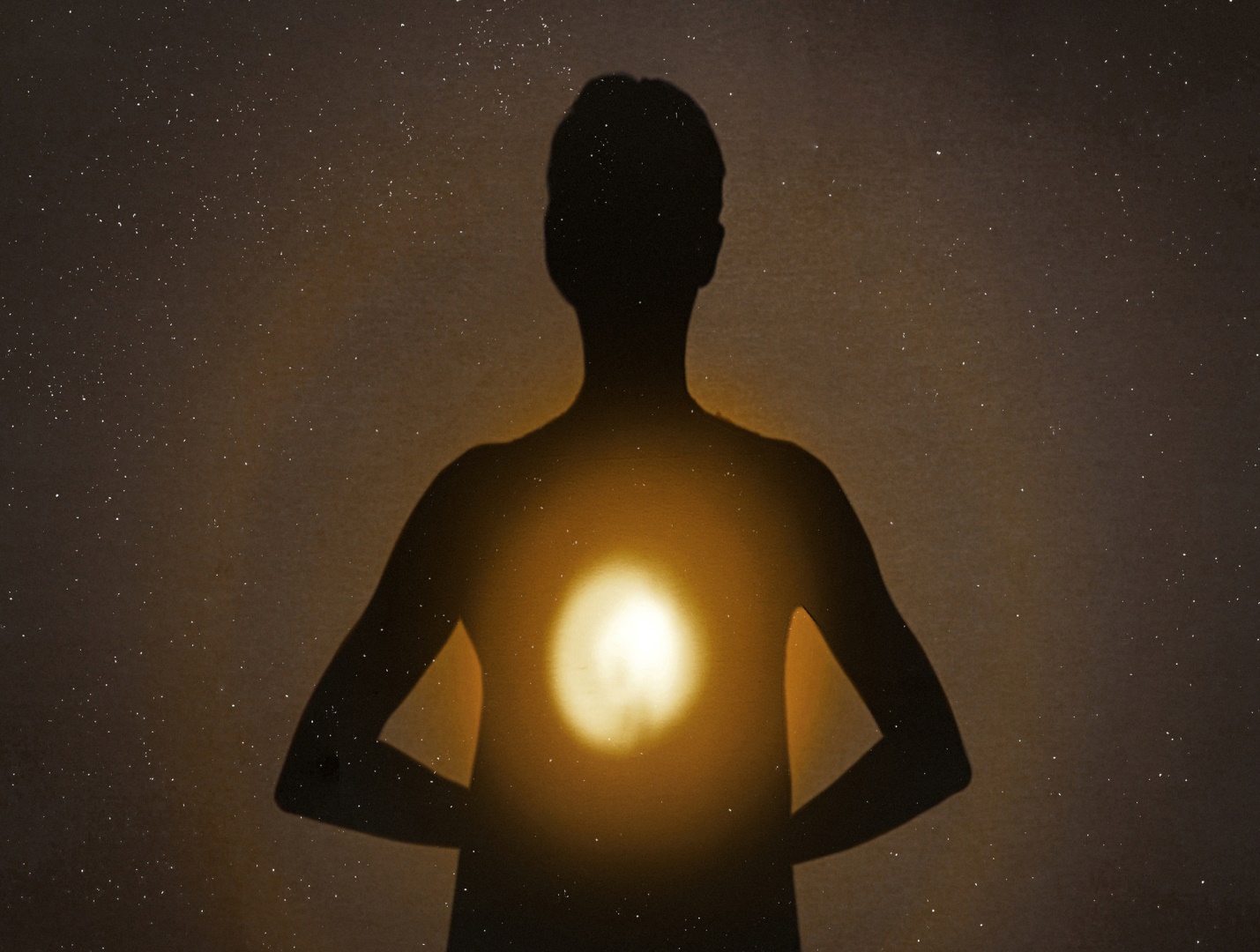 A person with a light on his stomach

Description automatically generated