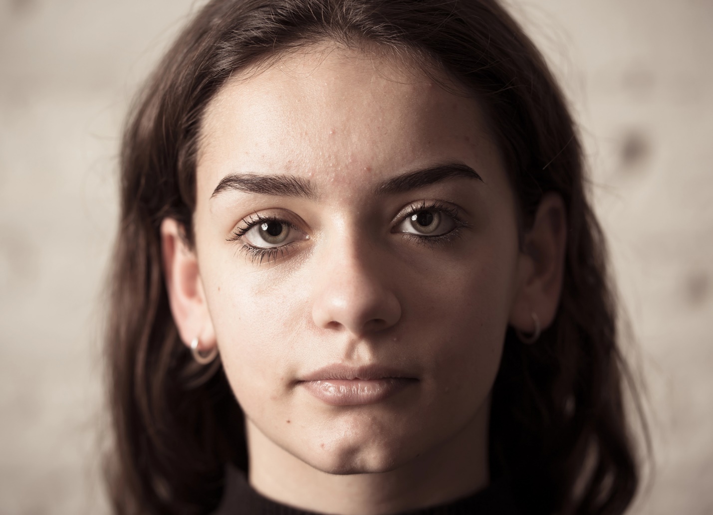 A close-up of a person's face

Description automatically generated