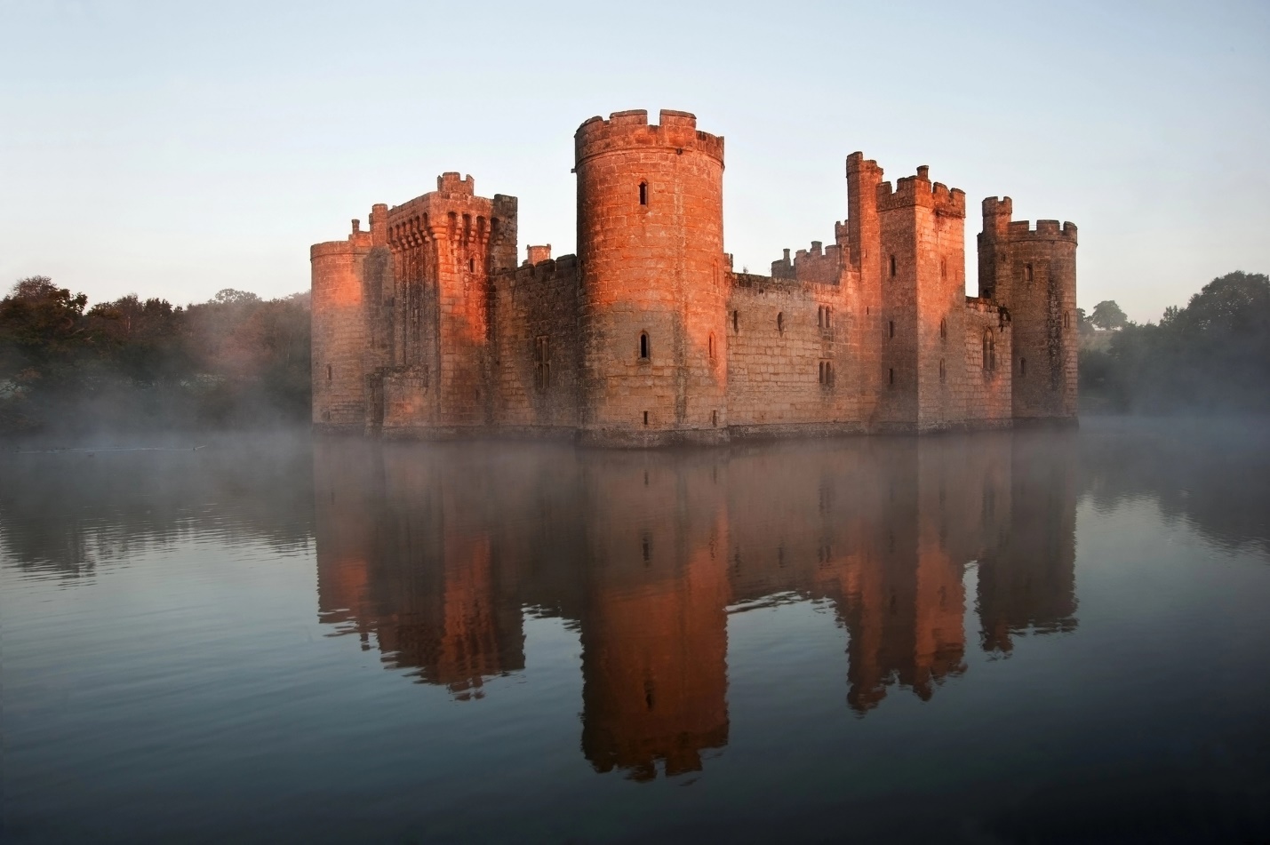 A castle surrounded by water

Description automatically generated