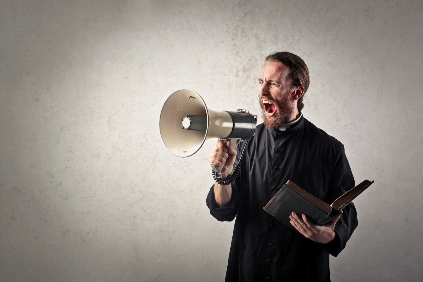 A person shouting into a megaphone

AI-generated content may be incorrect.