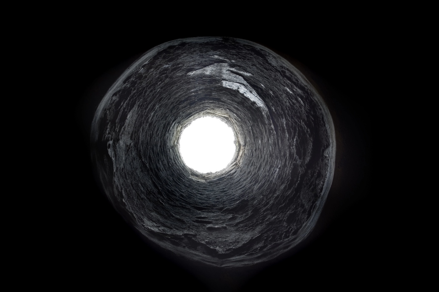 A hole in a black surface

AI-generated content may be incorrect.